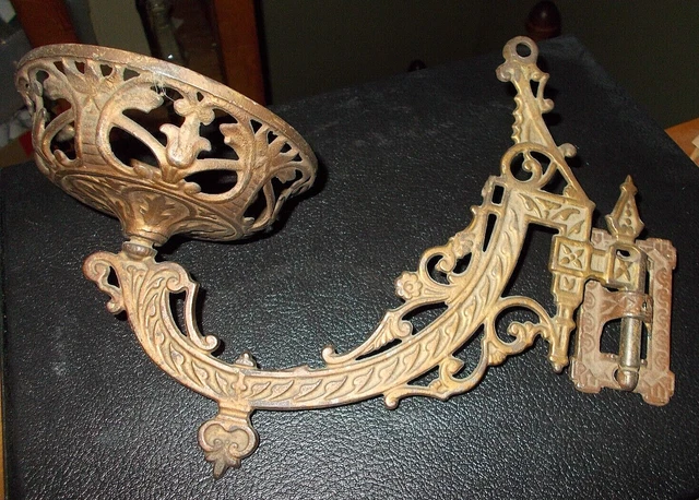 Ant. Ideal Stover Co. Cast Iron Swivel Oil Lamp Holder Wall Mount W/Bracket