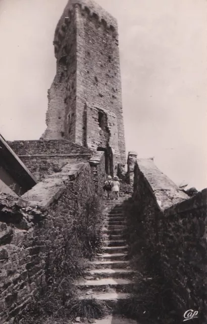 CPA 50 Entre Coutances & Cherbourg LA HAYE-DU-PUITS Le Donjon Enfants 1963