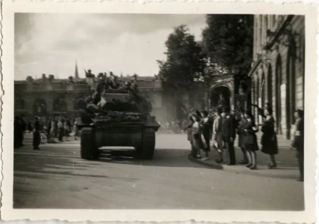 Photo Ancienne - Vintage Snapshot - Militaire Guerre Libération Char Usa - Tank