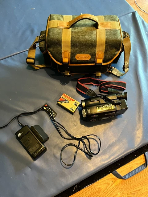JVC GR-AX700 CamCorder WITH BAG REMOTE~CHARGER~EXTRA BATTERY~EXTRA TAPES