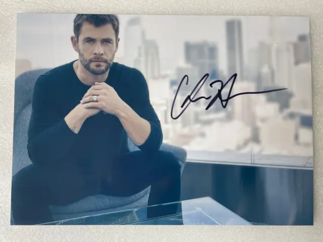 Autograph Chris Hemsworth Hand Signed Autograph - 8 x 12 Photo W/COA