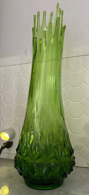 LE Smith Swung Vase Green Glass Diamond Butt Base 16 Finger 23.5 Inches VTG MCM