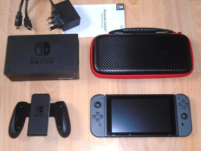 Grey Nintendo Switch Console  in  Very Good Condition  + Case  2018 XAJ1003249