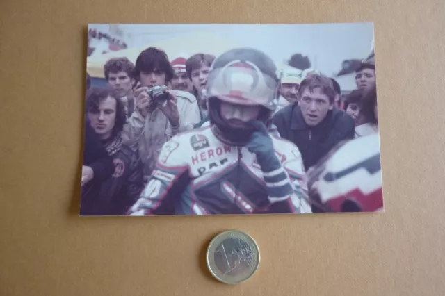 Photo  Moto  / Barry Sheene  Le Mans 1983 " 13,2 Cm X  8,7 Cm "  Rare