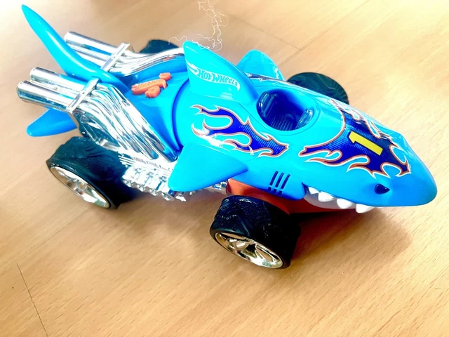 COCHE TIBURON HOT Wheels Sharkruiser Con Motor Luz Y Sonido EUR