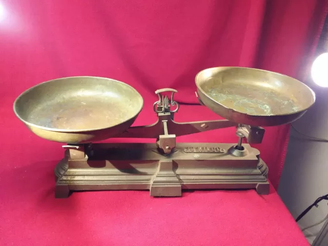 Antike Marktwaage Balkenwaage Küchenwaage 15 kg Eisen Bronze/Messingschalen(646)
