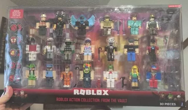  Roblox Action Collection: from The Vault 20 Figure Pack  [Includes 20 Exclusive Virtual Items] for 6 years and up, includes One  Collector's Set : Toys & Games