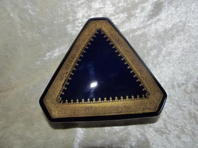 Bonbonnière boite à bijoux triangulaire porcelaine bleu de four Limoges et or 3