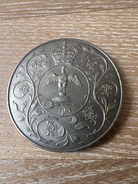 UK 1977 Silver Jubilee Commemorative Coin Queen Elizabeth II