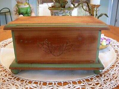 Antique/Vintage PRIMITIVE INCISED BOX WITH FEET Old Green Paint