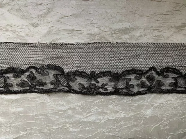 Beautiful Antique French Chantilly Lace Edging - 200cm by 8cm - Floral design