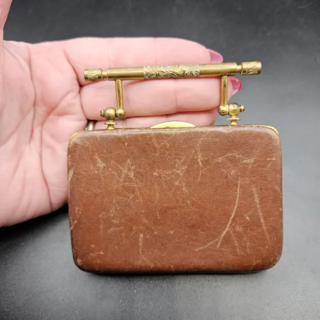 Antica borsa edoardiana in pelle incisa manico e cornice in ottone