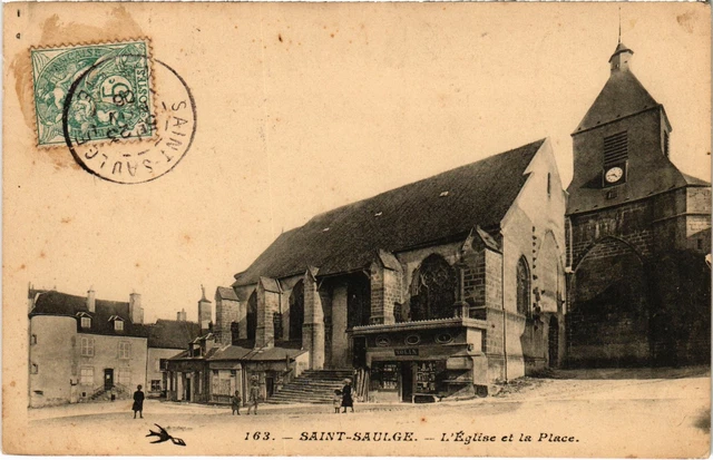 CPA St-SAULGE L'Église et la Place Nievre (100522)