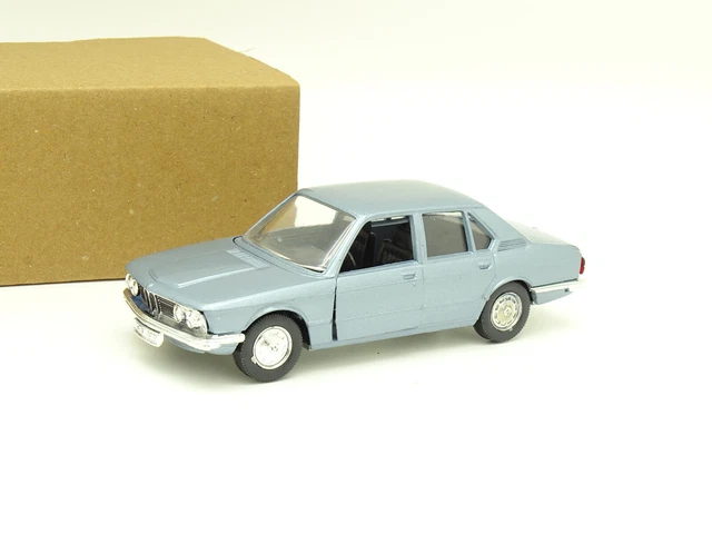 Minichamps B-M-W 5er E12 520 Limousine Grün 1. Generation 1972-1981 1/43 Maxichamps Modell Auto