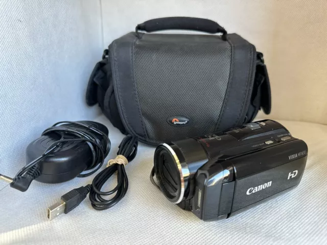 Canon Vixia HF M30 Digital Video Camera - Black TESTED With Accessories.￼