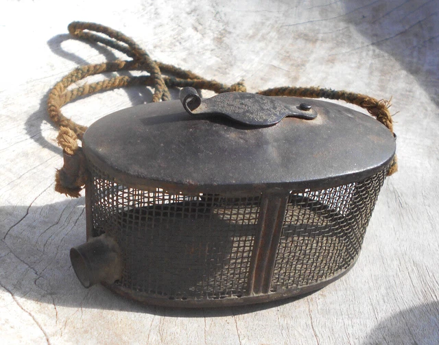Boîtes à Insecte Anciennes Pour La Pêche – Lot – Occasion