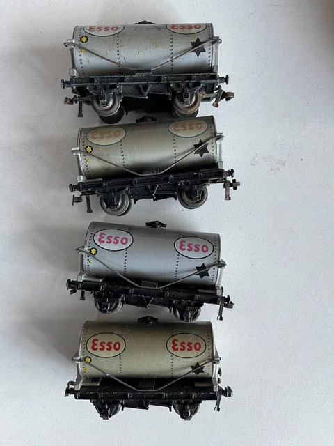 HORNBY DUBLO OO GAUGE - 4 x 32081 D1 PETROL TANK WAGON - 3 RAIL