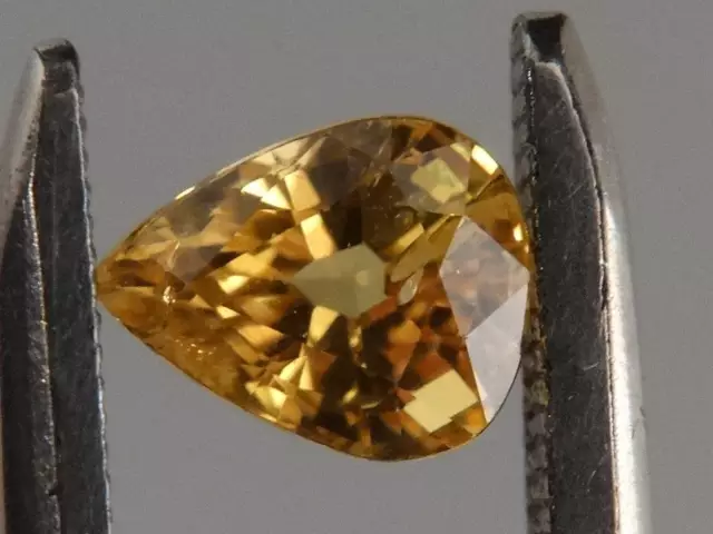 Australian Faceted Natural Yellow Sapphire 1.33 ct "Stunning_Gemstones"