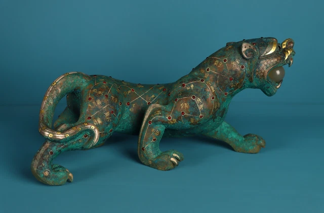 Chinese Exquisite Handmade Bronze Gilt Silver Beast Statue