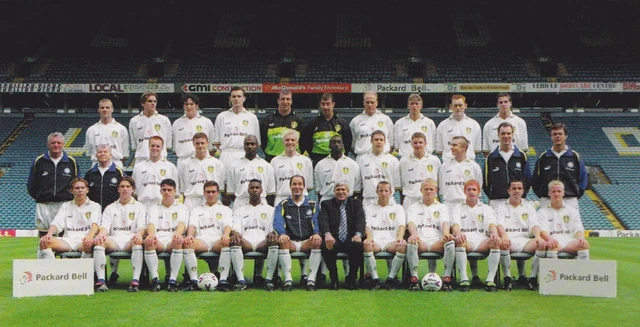 LEEDS UNITED FOOTBALL Team Photo>199899 Season £3.50 PicClick UK