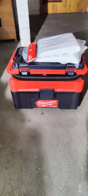 Milwaukee M18 FPOVCL Akku Staubsauger - Absolut Neuwertig - mit Beutel !!!! M12