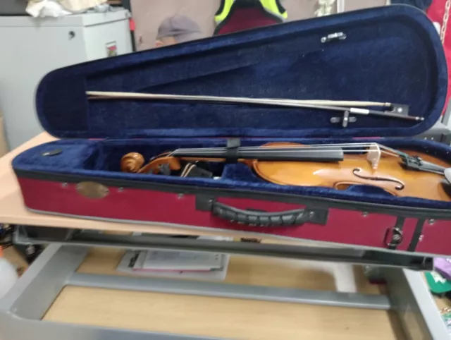 Stentor Student 1 Violin Outfit 4/4 Full Size. Best Starter For Students