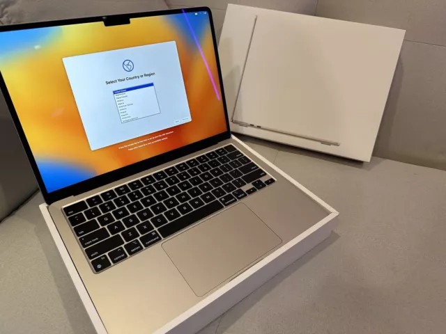 Apple MacBook Air 13-inch 2022 M2 / 8GB / 512GB SSD / 10-Core GPU / Starlight Apple MacBook Air 13-inch 2022 M2 / 8GB / 512GB SSD / 10-Core GPU / Starlight