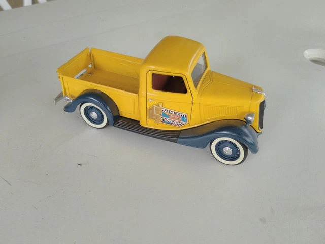 Camion Ford V8 Echelle 1/19e Pick Up 1936 Solido Made in France Sunlight Soap