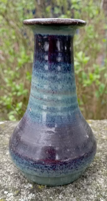 PETIT VASE ANCIEN EN GRÈS  Signature a identifier