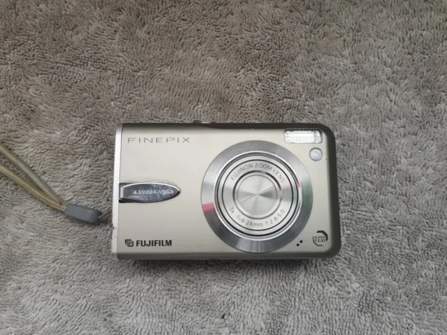 Fujifilm FinePix F30 6.3MP Compact Digital Camera Silver Tested