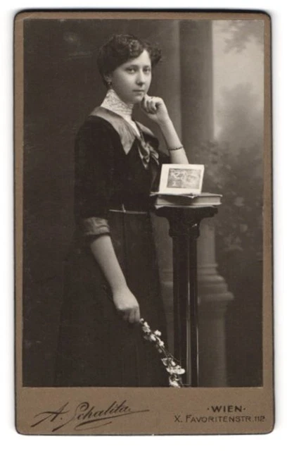 Photography A. Schalita, Vienna, Favoritenstr. 112, Elegant Lady with Supported