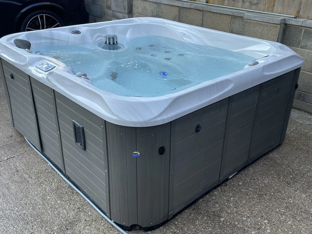 hot tub. Free Delivery