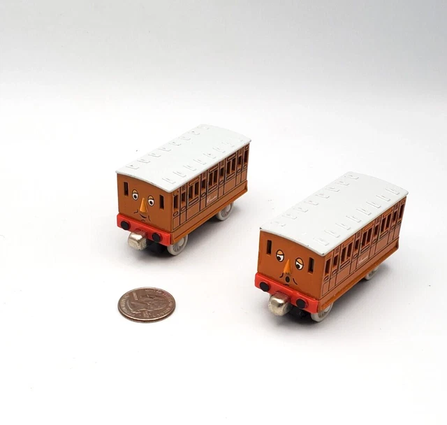 Thomas Friends Take n Play Along Train Tank Engine - Annie & Clarabel - EUC 2002