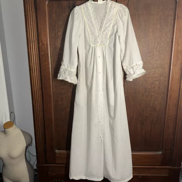 Antique Victorian Edwardian White Linen & Lace Nightgown