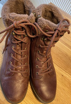 OLIVE SUEDE VIONIC Zoey Hiker Lace Up 