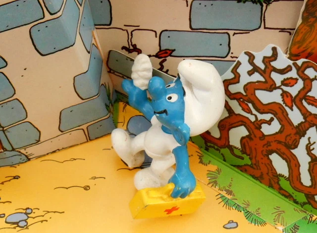 schtroumpf Noël avec cadeau et sucre d'orge , made in Portugal - Games