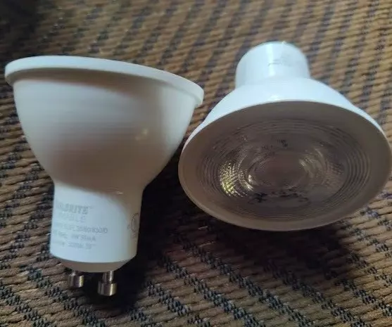 BULBRITE #771404 LED PAR 16 Bulb w/GU10 Base Soft White 6 Watts=60