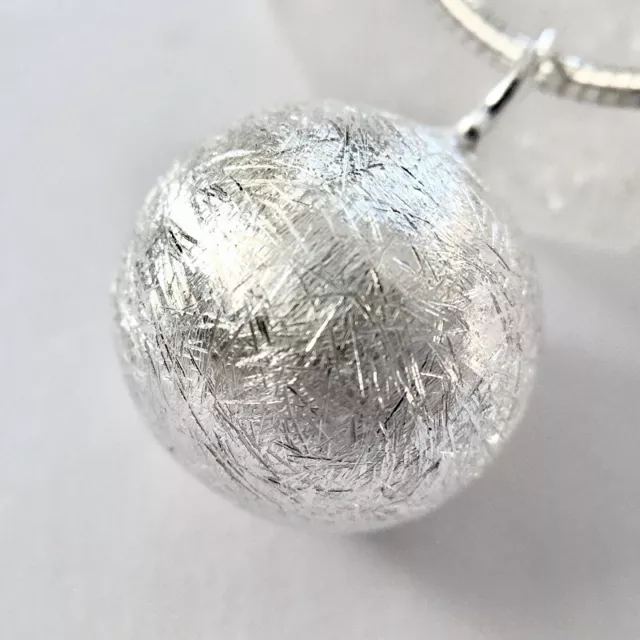 Anhänger "Kugel" aus gecrashtem 925er Silber - Schmuck, Amulett