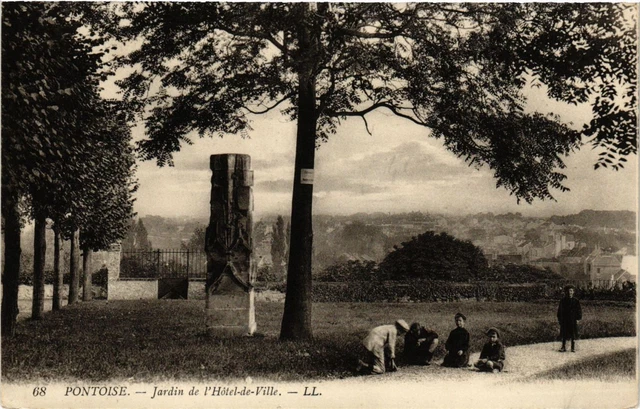 CPA PONTOISE - Jardin de l'Hotel-de-VILLE (380708)