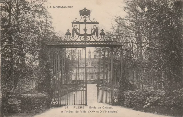 CPA 61 FLERS Grille du Chateau et l'Hotel de Ville (XVe et XVIe Siècles)