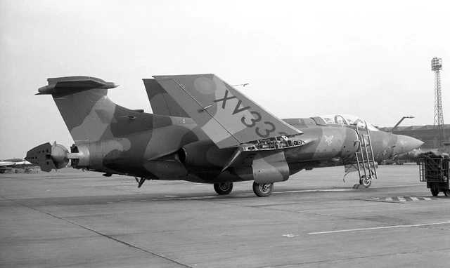 216 Sqn, Buccaneer S.2B, XV332 at Honington, 23 Nov 1979 - original B&W neg
