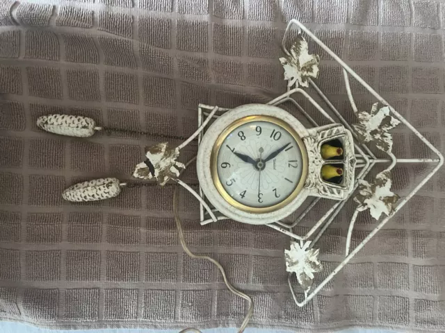 Vintage United clock corp. Model 50 bobbing chicks gold wall clock made USA