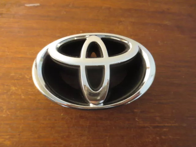 Original Toyota car small plastic badge / emblem - ------