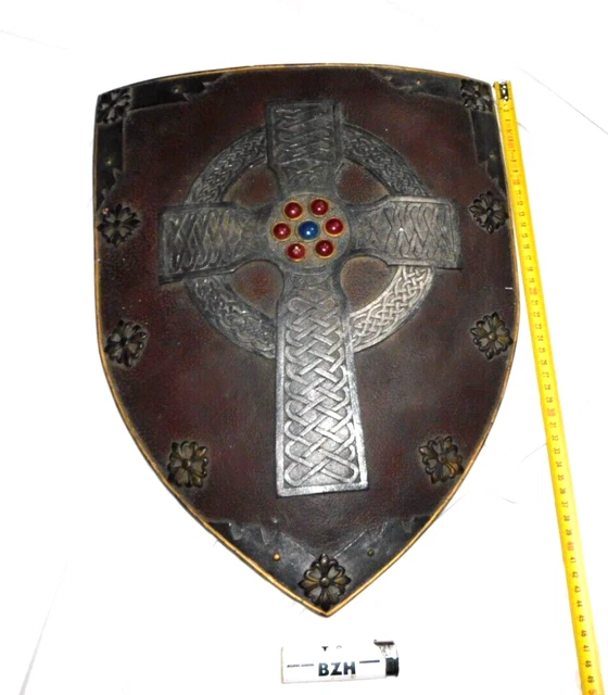 Plaque Murale Décorative Style Bouclier - Ballymena - Hauteur 17,5 Cm - Multicolore