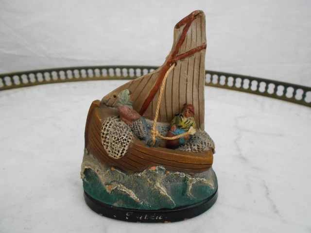 Couple De Pecheur En Bateau  En Terre Cuite Isle Adam A Identifier