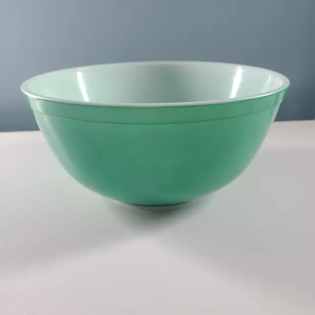 Solid Green Pyrex #403 8.5 x 4" Mixing Bowl B-26