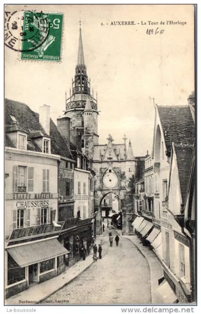 89 AUXERRE ---- vue sur la tour de l'horloge