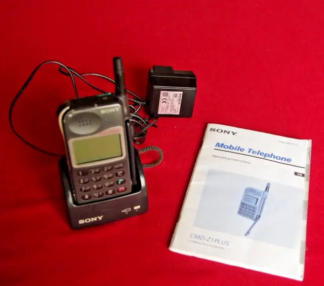 Sony CMD-Z1 Plus Mobile Phone  Vintage  WORKING AND TESTED with desk charger