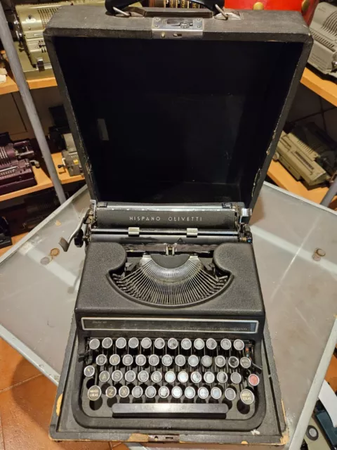 Máquina De Escribir Olivetti Studio 46 Funcionando Con Caja Fabricada En Barcelo