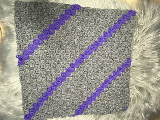 Couverture de siège auto bébé crochet main gris avec rayures violettes